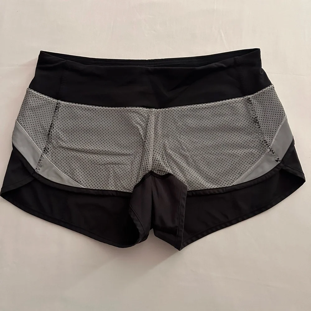 Special Edition Lululemon Run: Speed Short *Reflective, 2.5”2-Way Stretch Size 4 - Picture 8 of 12